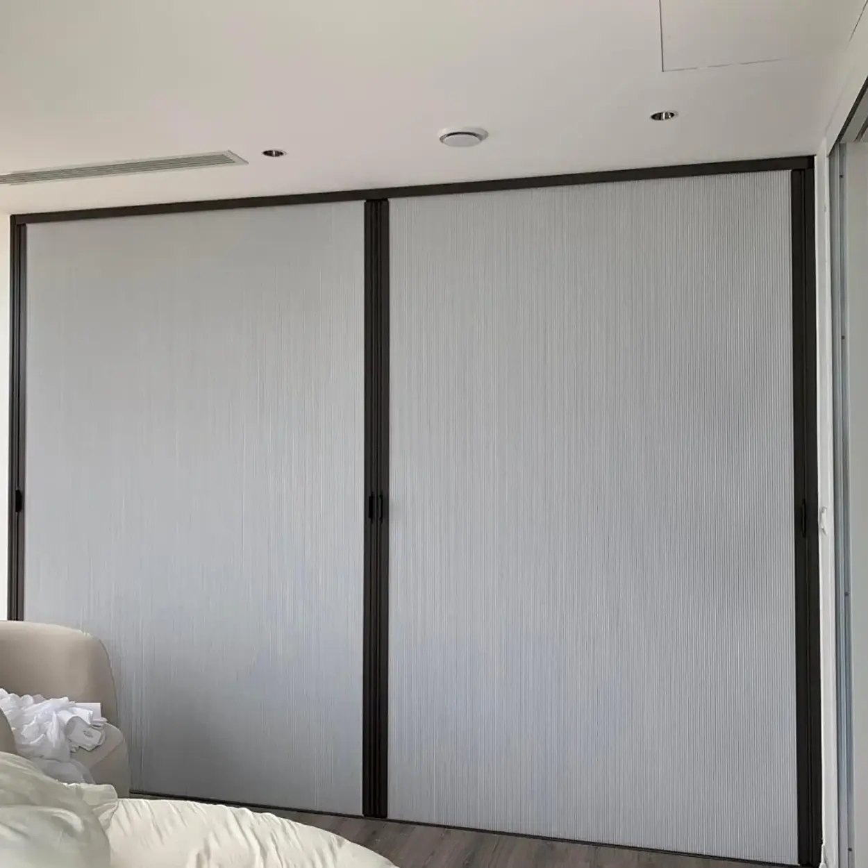 Kürtün bebek odası — honeycomb blackout, deliksiz montaj, tam karartma